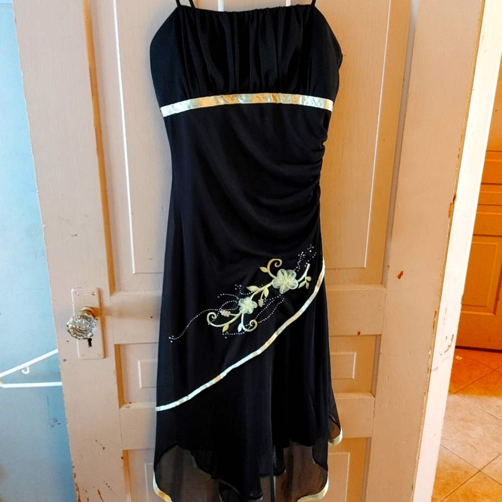 2/$30 Mariposa sleek prom dress - Picture 1 of 3
